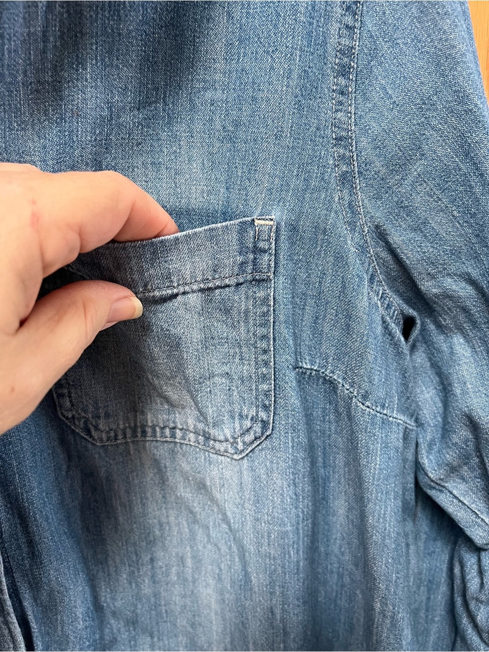 Old Navy Women’s Denim Button-Down Shirt, GUC, Size L - Picture 4 of 6